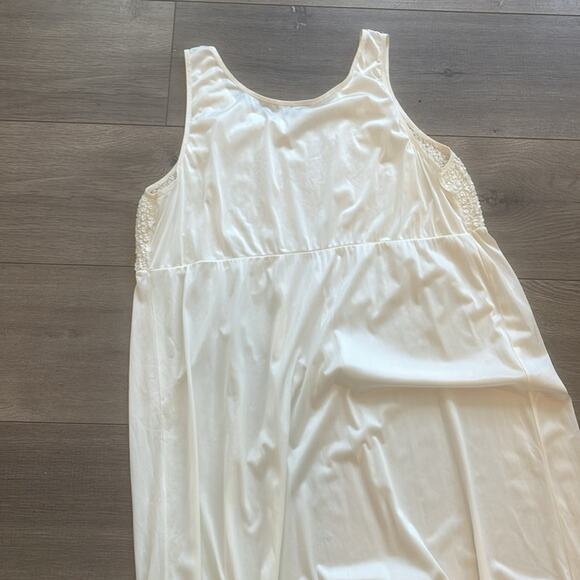 Vintage Vanity Fair size Large made in usa Cream nigth gown - Picture 8 of 11